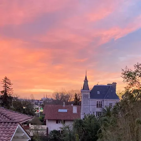 לינה וארוחת בוקר Ajna באיון