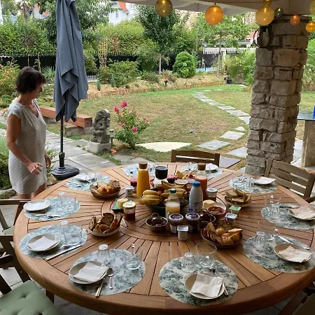Ajna Bed and Breakfast 2*