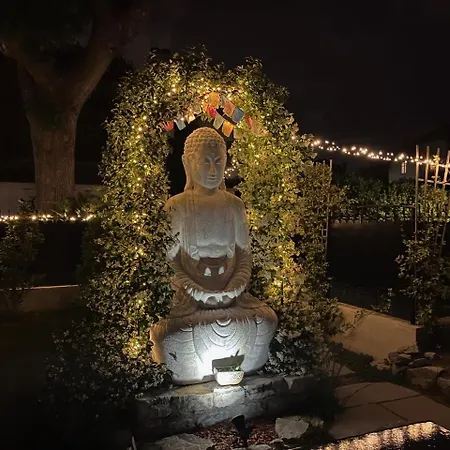 Ajna Bed and Breakfast 3*