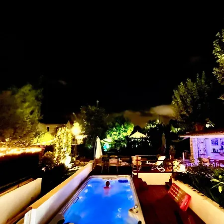 Ajna Oda ve Kahvaltı 4*